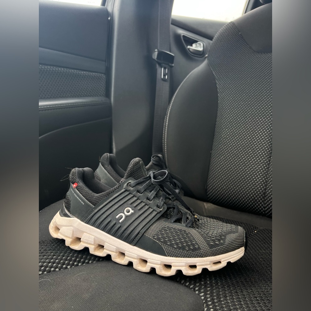 On cloudswift running sneaker